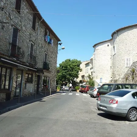 6 Rue De La Tourraque * Antibes